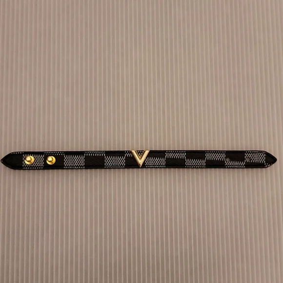 MARIMAX COUTURE CUSTOM DESIGN V SIGNATURE BRACELET - Picture 2 of 7